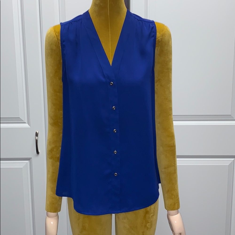 Banana Republic women’s sleeveless top
